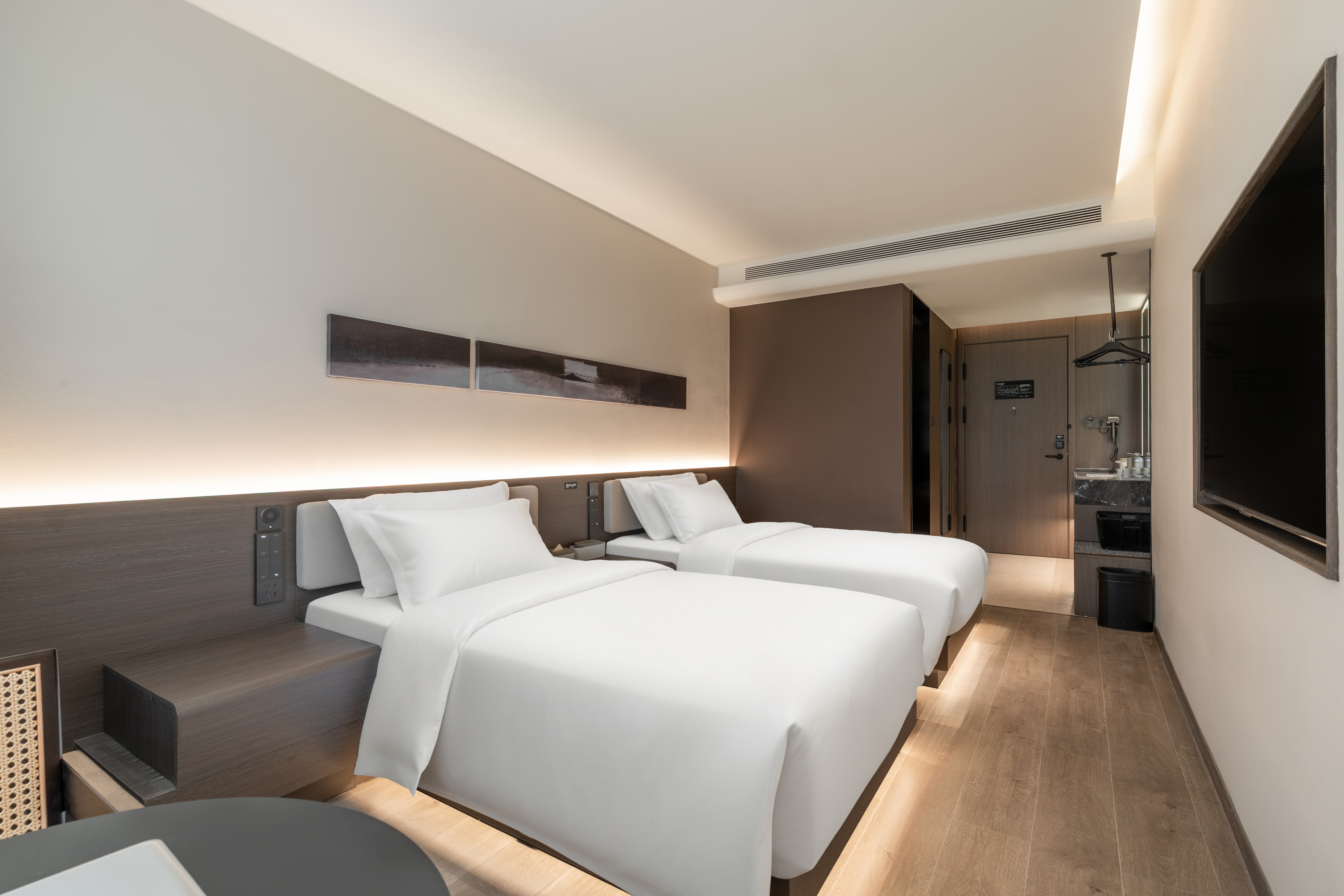 Flux Klein-Hotel Room Retouching-2000