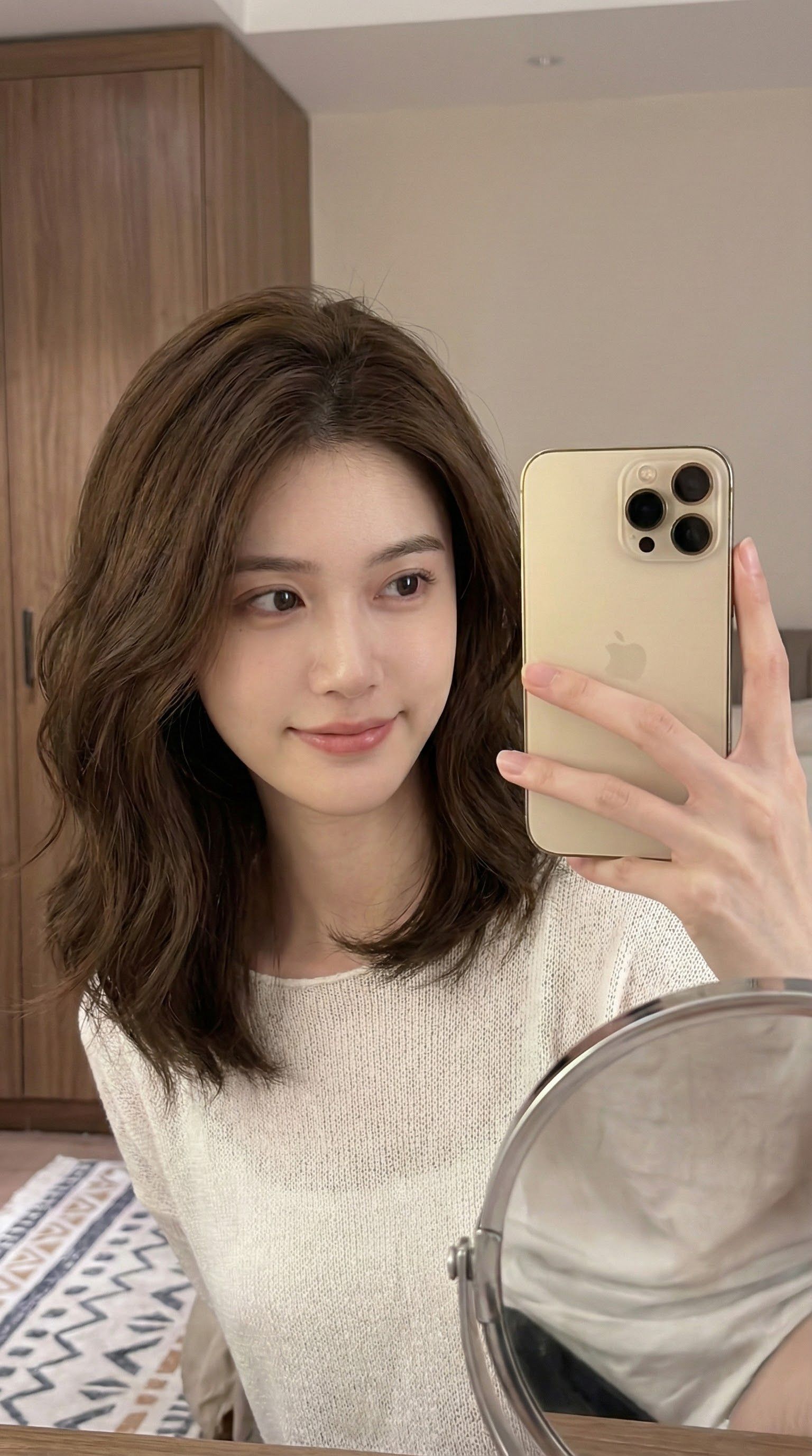 qwen2512 realistic beauty selfie