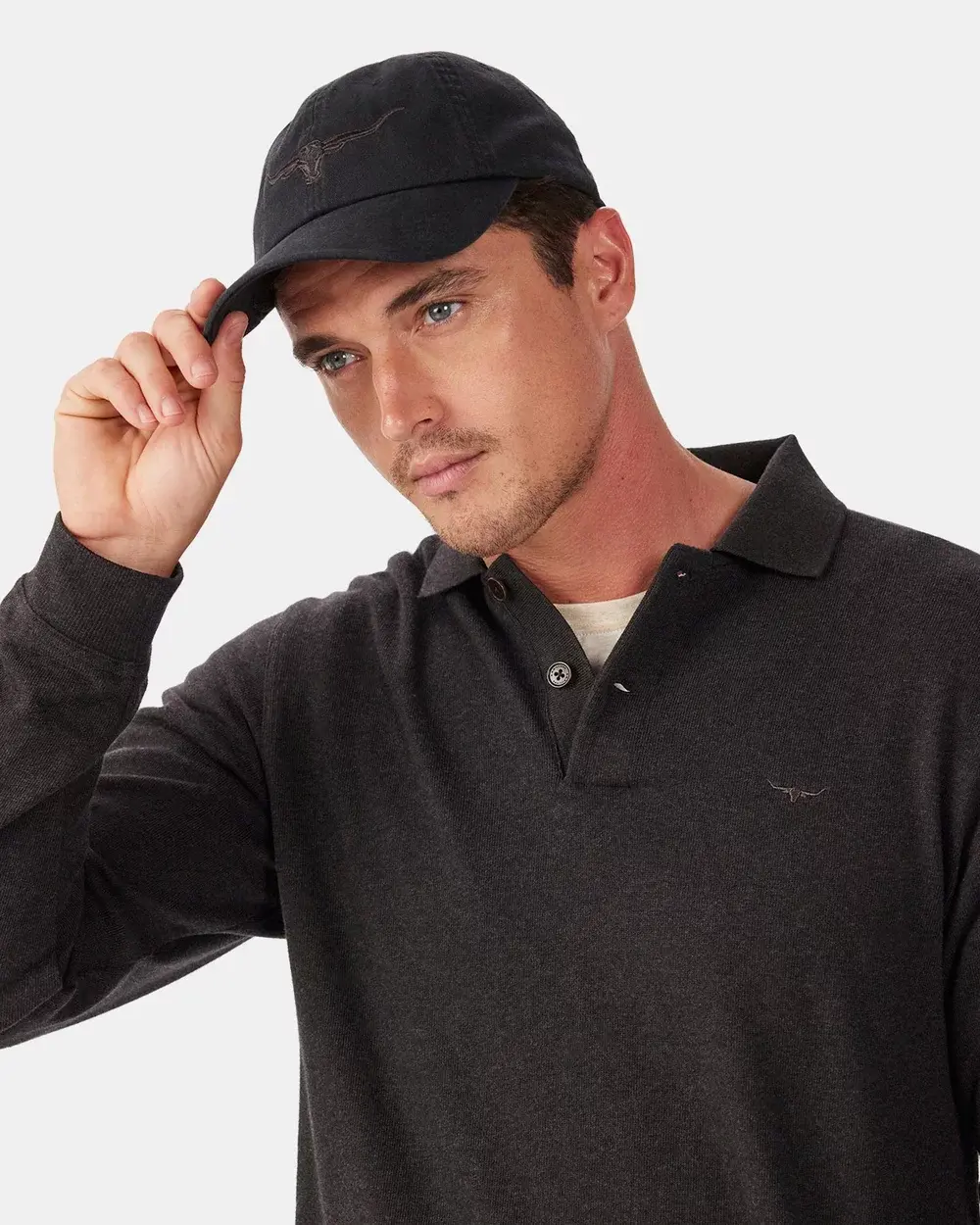 kontext | Extract clothing