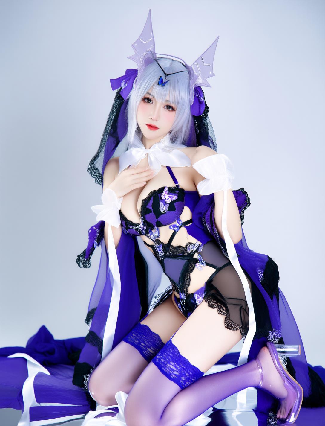 WAN2.2 T2V Purple lingerie set, lace decoration